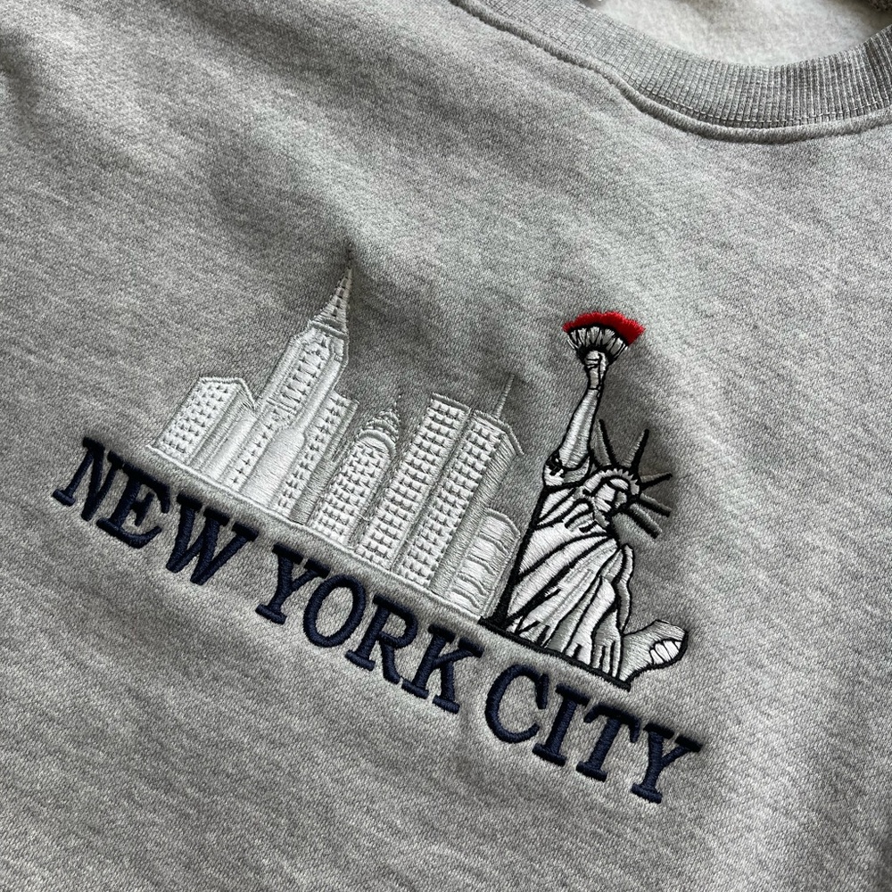 NYC crewneck 🗽 - Picture 2 of 4